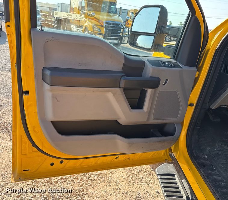 image for item EU2243 2022 Ford F350 Super Duty utility bed pickup truck