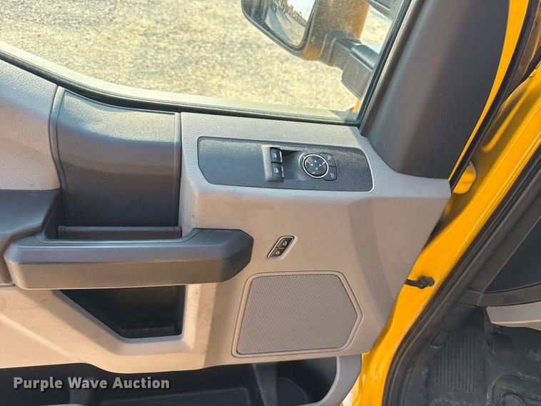 image for item EU2243 2022 Ford F350 Super Duty utility bed pickup truck