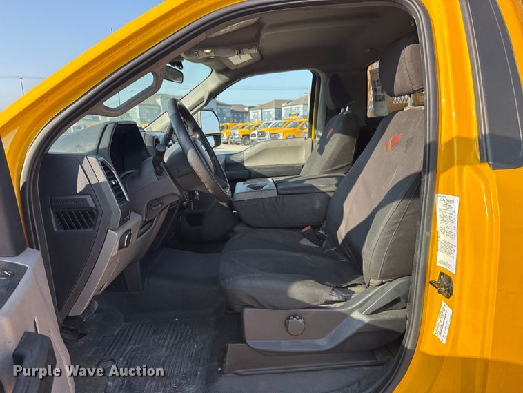 image for item EU2243 2022 Ford F350 Super Duty utility bed pickup truck