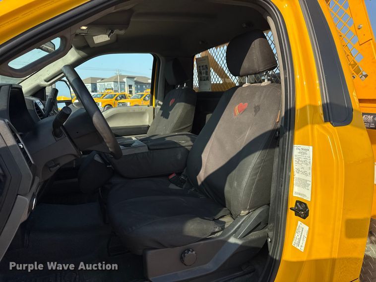 image for item EU2243 2022 Ford F350 Super Duty utility bed pickup truck