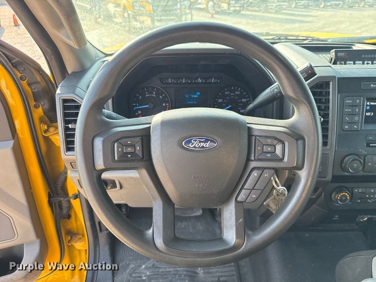 image for item EU2243 2022 Ford F350 Super Duty utility bed pickup truck