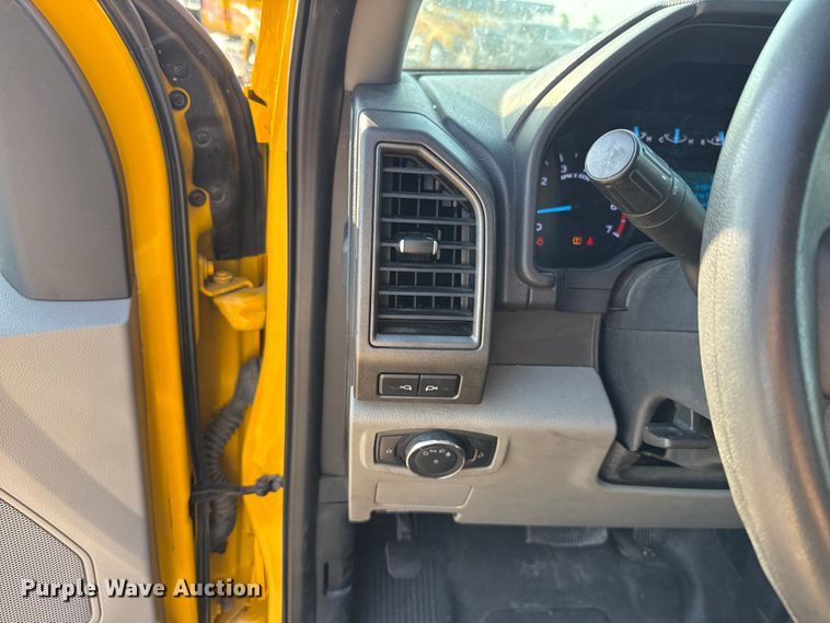 image for item EU2243 2022 Ford F350 Super Duty utility bed pickup truck