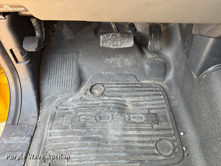 image for item EU2243 2022 Ford F350 Super Duty utility bed pickup truck