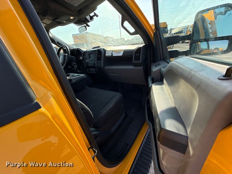 image for item EU2243 2022 Ford F350 Super Duty utility bed pickup truck