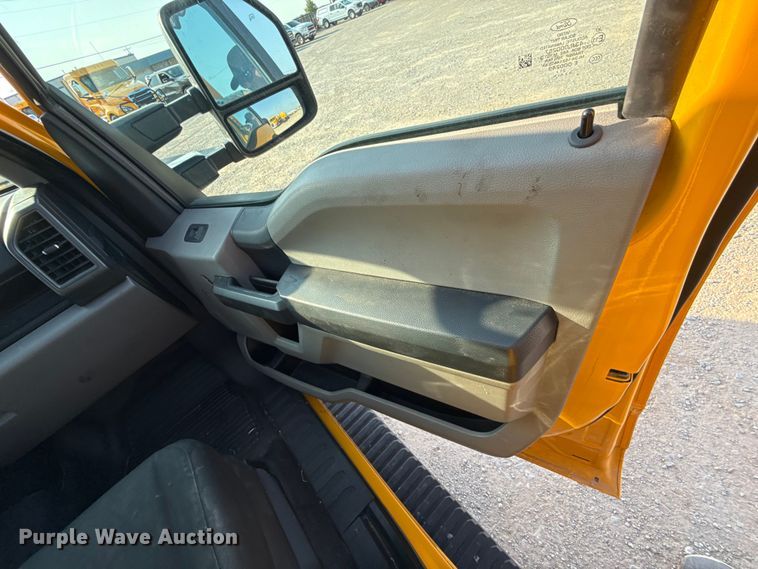 image for item EU2243 2022 Ford F350 Super Duty utility bed pickup truck