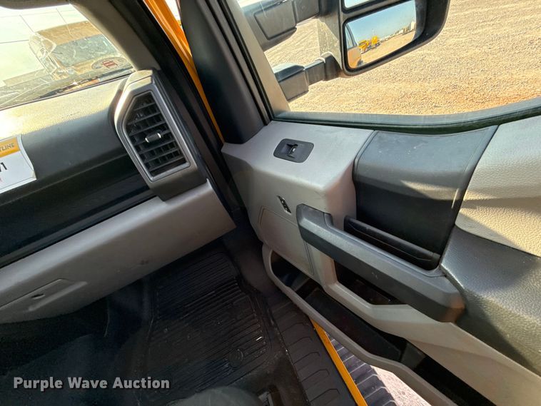 image for item EU2243 2022 Ford F350 Super Duty utility bed pickup truck