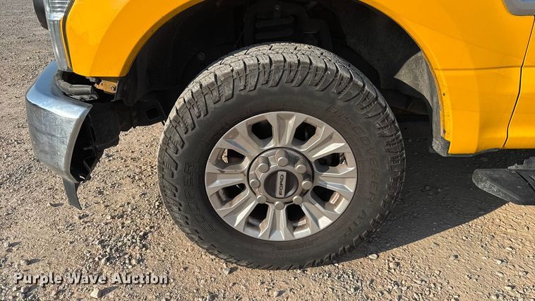 image for item EU2243 2022 Ford F350 Super Duty utility bed pickup truck