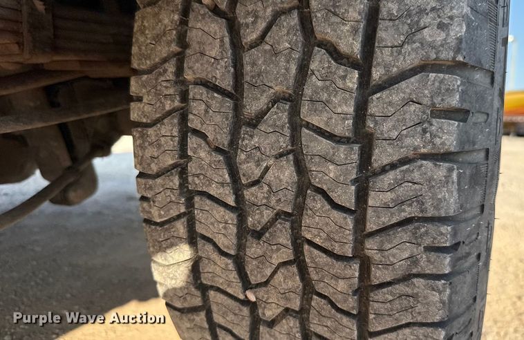 image for item EU2243 2022 Ford F350 Super Duty utility bed pickup truck