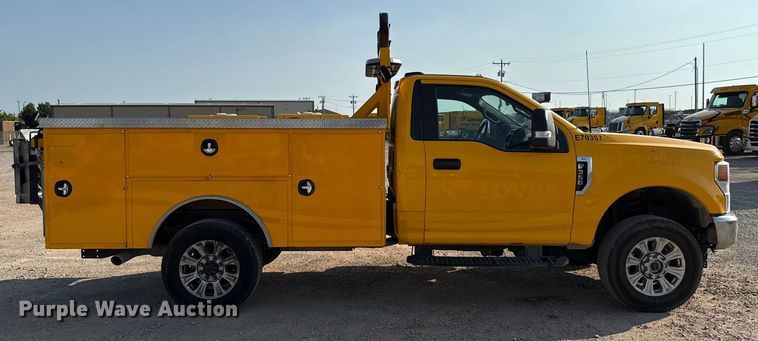 image for item EU2244 2022 Ford F350 Super Duty utility bed pickup truck