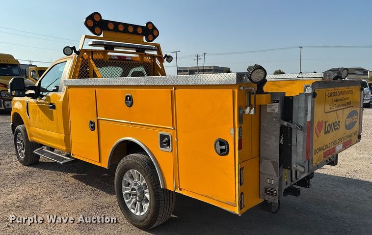 image for item EU2244 2022 Ford F350 Super Duty utility bed pickup truck