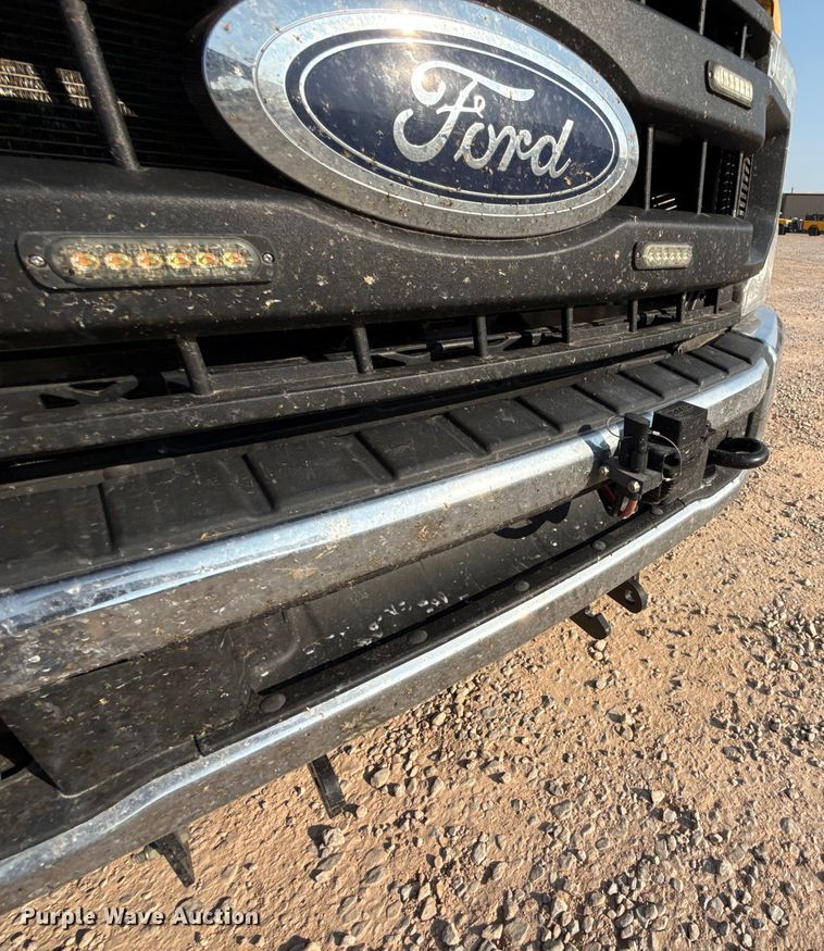 image for item EU2244 2022 Ford F350 Super Duty utility bed pickup truck