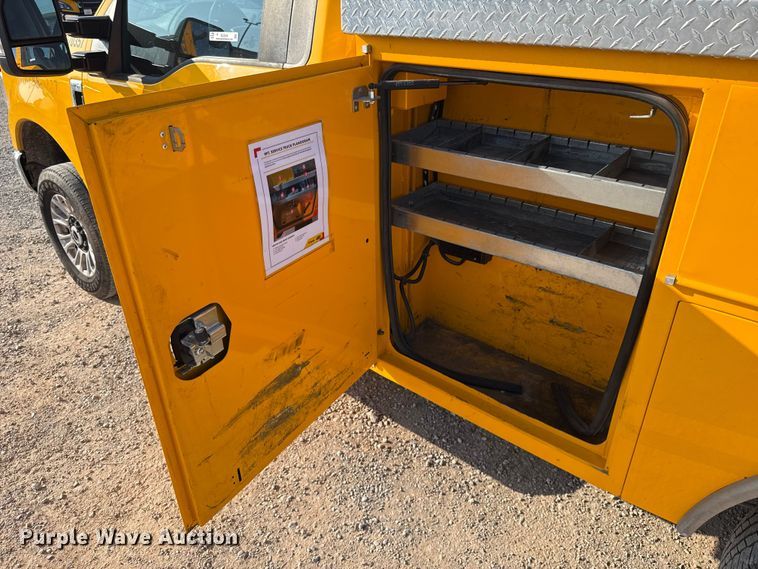 image for item EU2244 2022 Ford F350 Super Duty utility bed pickup truck