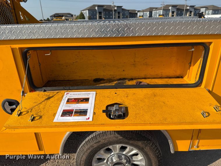 image for item EU2244 2022 Ford F350 Super Duty utility bed pickup truck