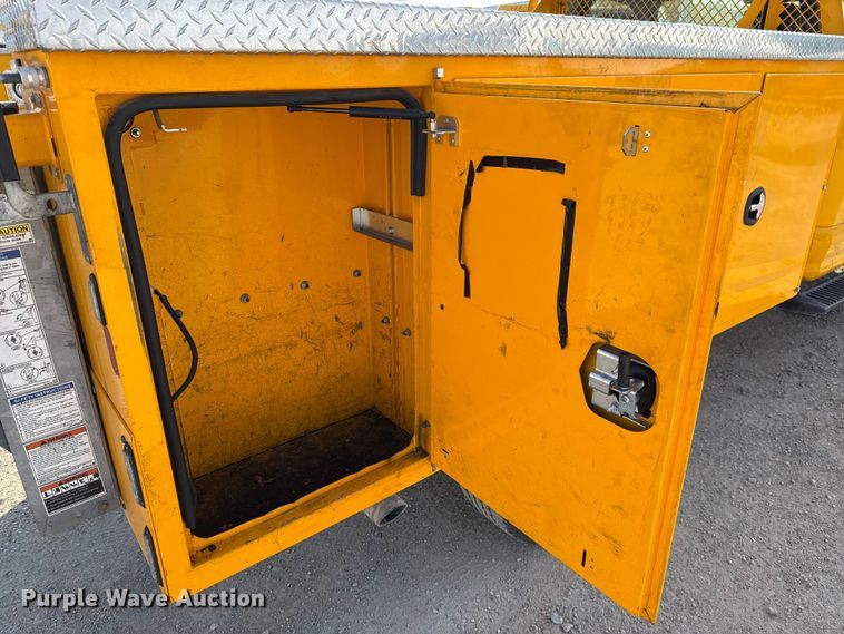 image for item EU2244 2022 Ford F350 Super Duty utility bed pickup truck