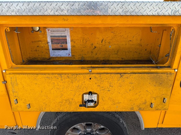 image for item EU2244 2022 Ford F350 Super Duty utility bed pickup truck