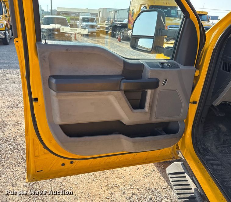 image for item EU2244 2022 Ford F350 Super Duty utility bed pickup truck