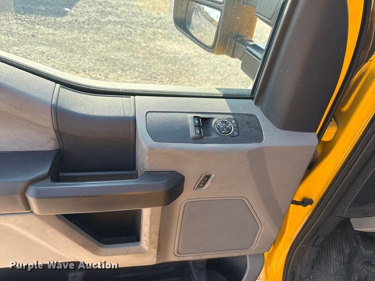 image for item EU2244 2022 Ford F350 Super Duty utility bed pickup truck