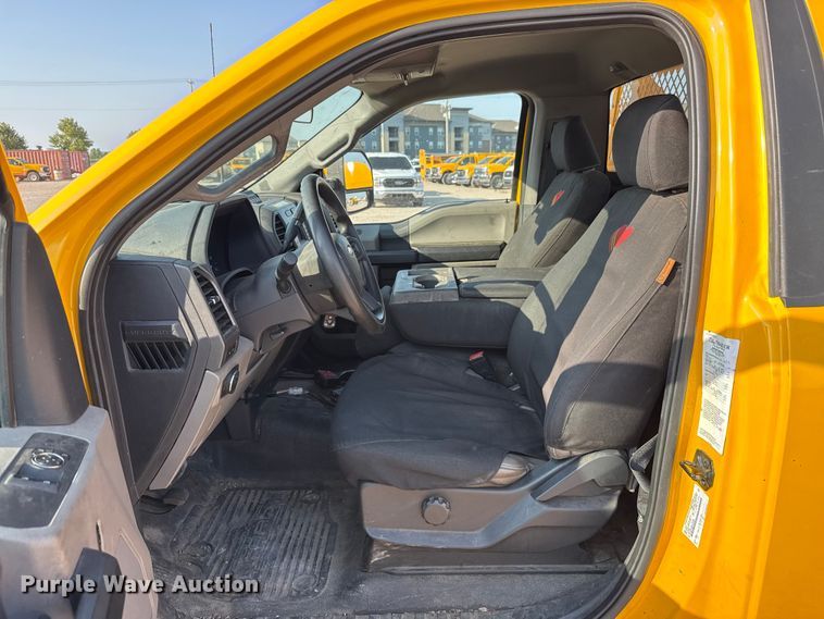 image for item EU2244 2022 Ford F350 Super Duty utility bed pickup truck