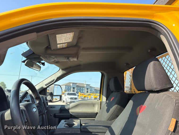 image for item EU2244 2022 Ford F350 Super Duty utility bed pickup truck