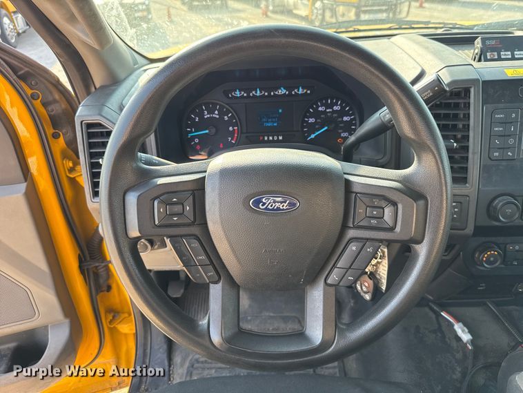 image for item EU2244 2022 Ford F350 Super Duty utility bed pickup truck