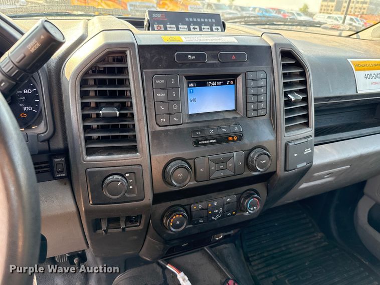 image for item EU2244 2022 Ford F350 Super Duty utility bed pickup truck