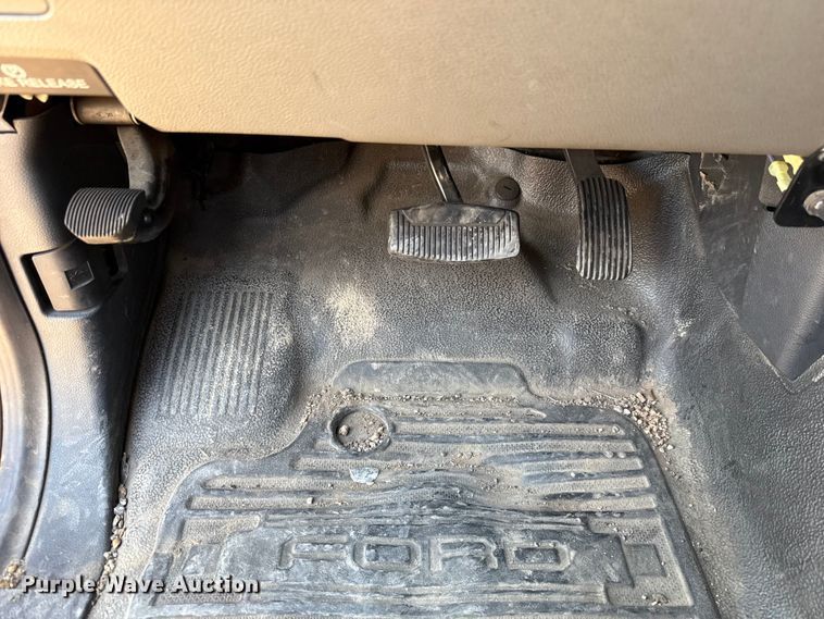 image for item EU2244 2022 Ford F350 Super Duty utility bed pickup truck