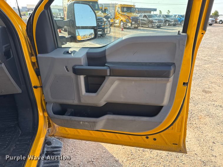 image for item EU2244 2022 Ford F350 Super Duty utility bed pickup truck