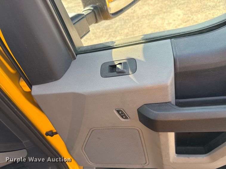 image for item EU2244 2022 Ford F350 Super Duty utility bed pickup truck