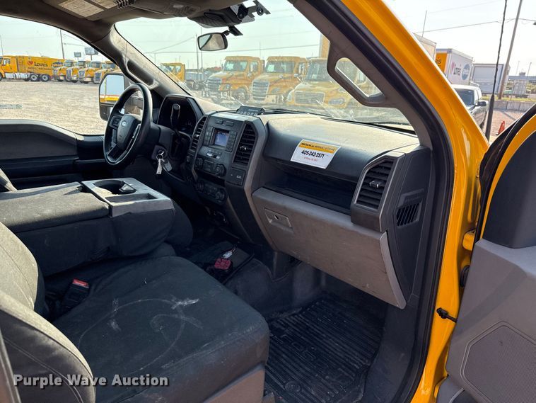 image for item EU2244 2022 Ford F350 Super Duty utility bed pickup truck