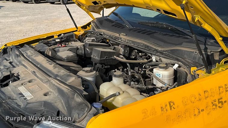 image for item EU2244 2022 Ford F350 Super Duty utility bed pickup truck