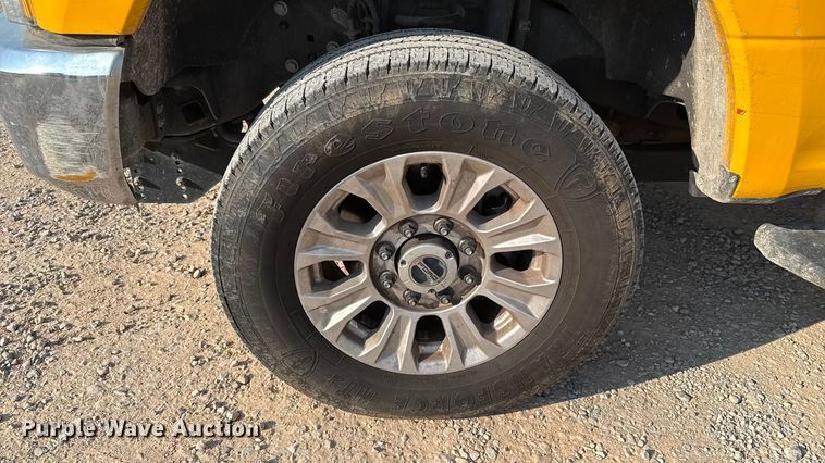 image for item EU2244 2022 Ford F350 Super Duty utility bed pickup truck