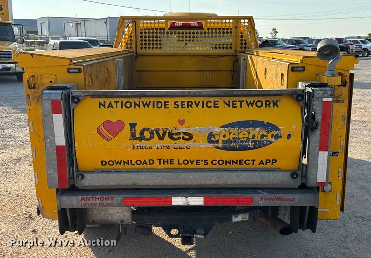 image for item EU2247 2018 Chevrolet Silverado 3500HD utility bed pickup truck