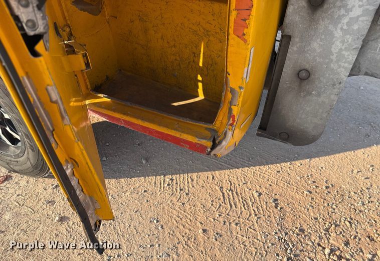 image for item EU2247 2018 Chevrolet Silverado 3500HD utility bed pickup truck