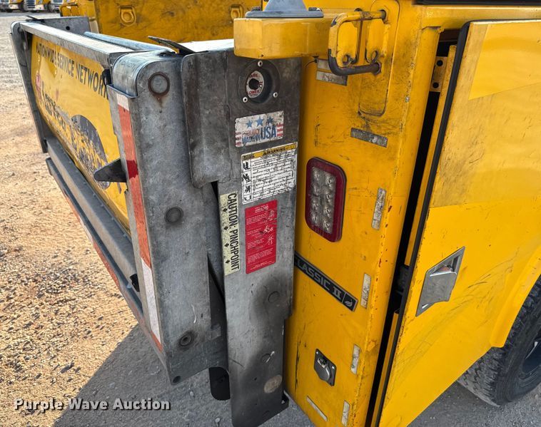 image for item EU2247 2018 Chevrolet Silverado 3500HD utility bed pickup truck