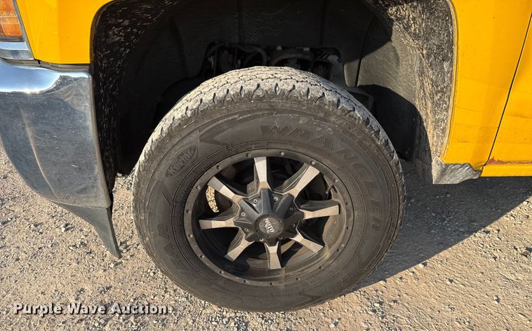 image for item EU2247 2018 Chevrolet Silverado 3500HD utility bed pickup truck