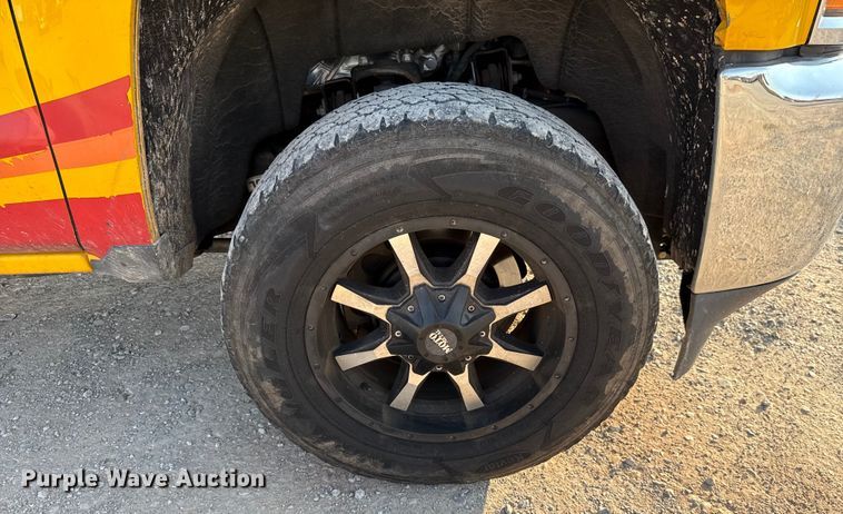 image for item EU2247 2018 Chevrolet Silverado 3500HD utility bed pickup truck