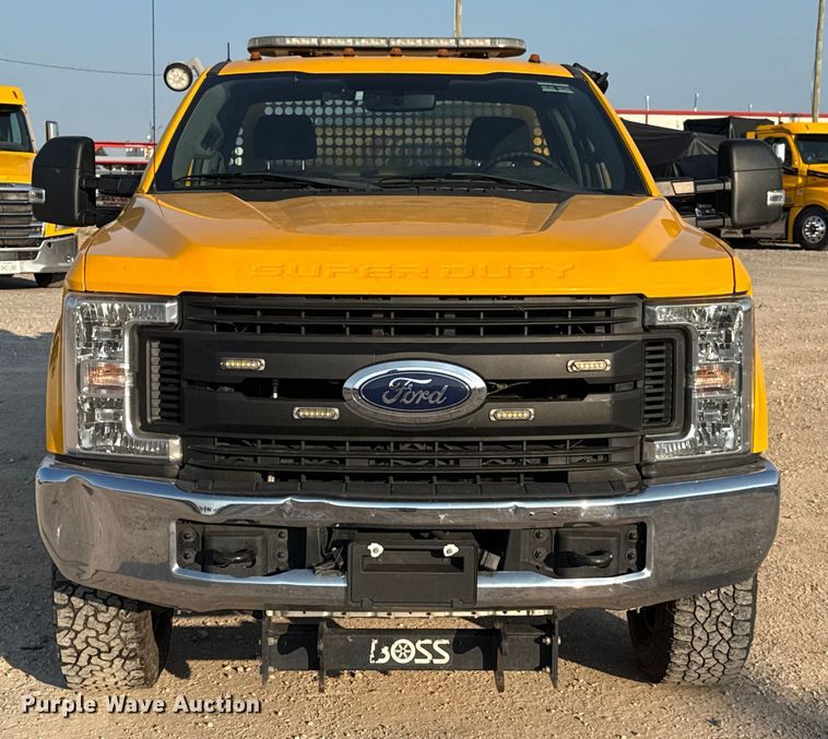 image for item EU2248 2019 Ford F350 Super Duty utility bed pickup truck