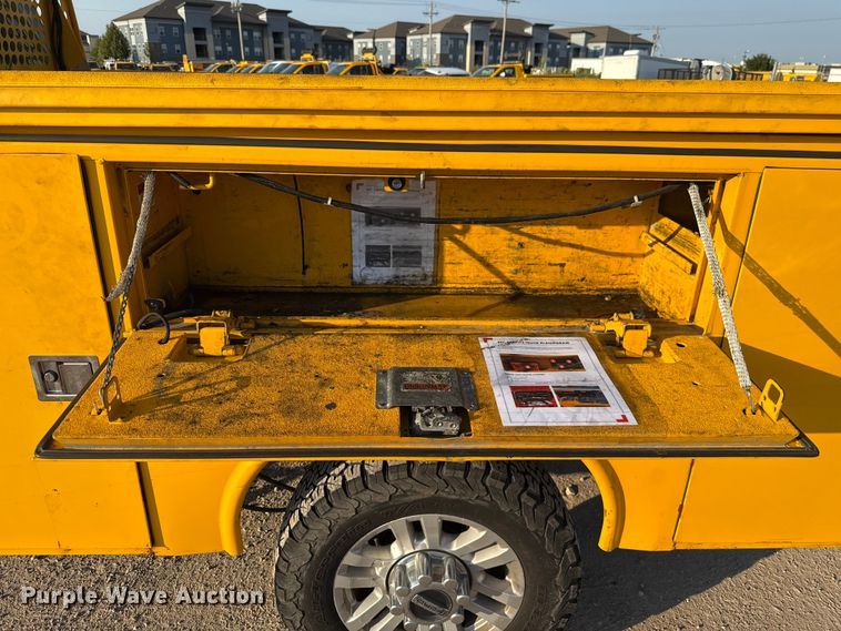 image for item EU2248 2019 Ford F350 Super Duty utility bed pickup truck
