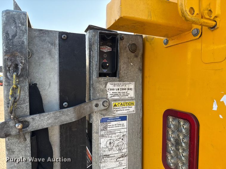 image for item EU2248 2019 Ford F350 Super Duty utility bed pickup truck