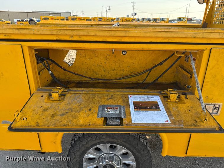 image for item EU2248 2019 Ford F350 Super Duty utility bed pickup truck