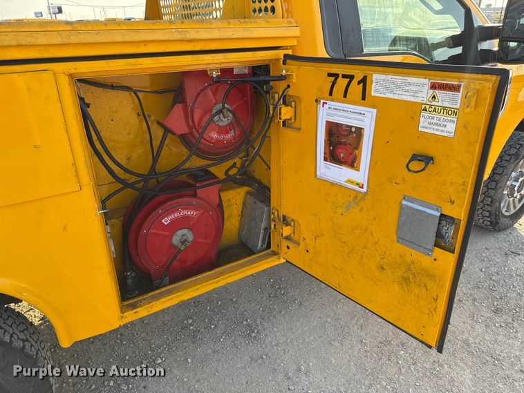 image for item EU2248 2019 Ford F350 Super Duty utility bed pickup truck