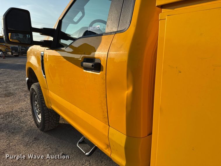 image for item EU2248 2019 Ford F350 Super Duty utility bed pickup truck