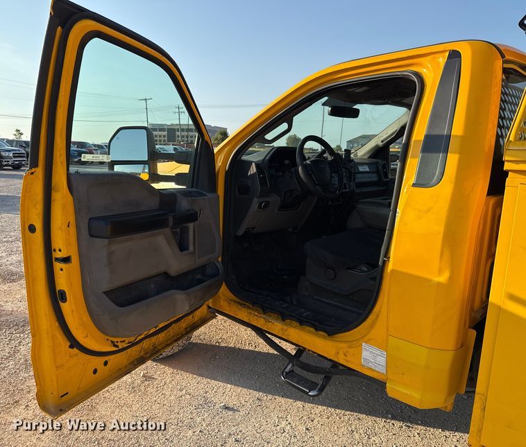 image for item EU2248 2019 Ford F350 Super Duty utility bed pickup truck