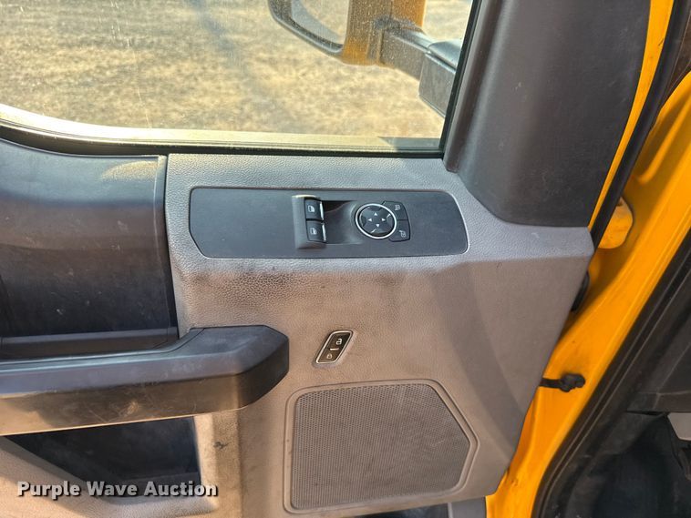 image for item EU2248 2019 Ford F350 Super Duty utility bed pickup truck