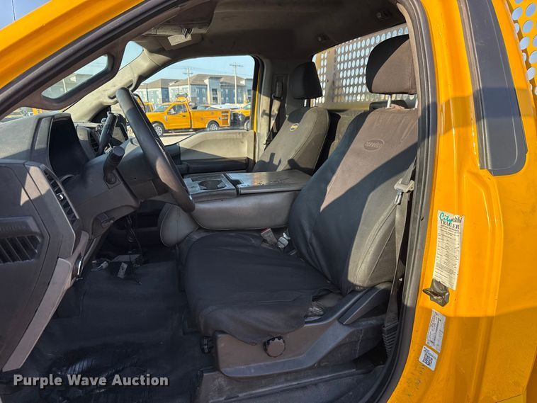 image for item EU2248 2019 Ford F350 Super Duty utility bed pickup truck