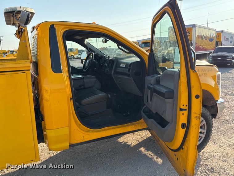 image for item EU2248 2019 Ford F350 Super Duty utility bed pickup truck