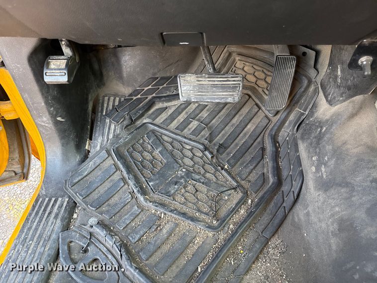 image for item EU2249 2018 Chevrolet Silverado 3500HD utility bed pickup truck