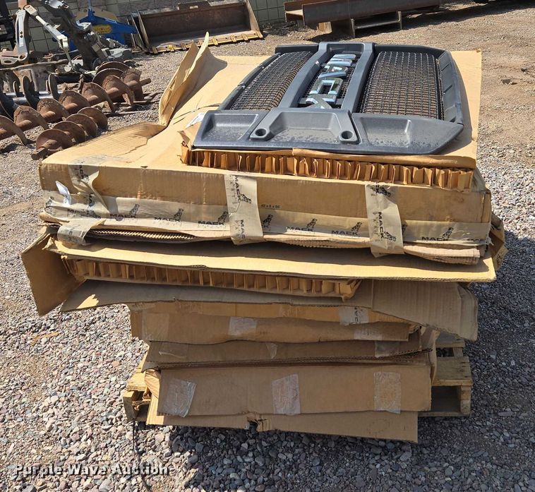 image for item EU2505 (8) grilles 