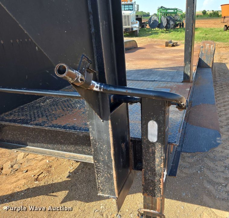 image for item EU3607 2006 Sage Oil Vac INC flatbed trailer