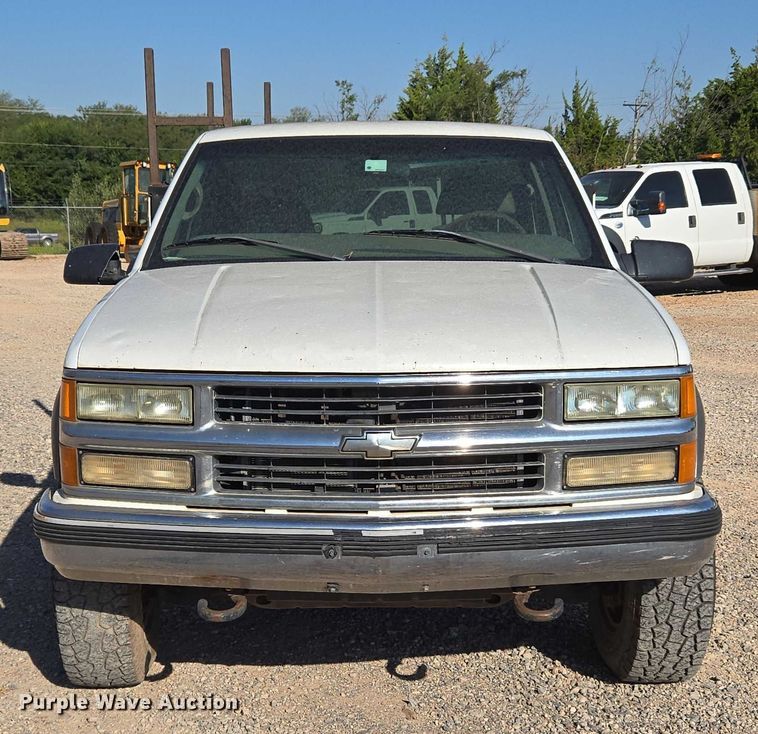 image for item EU3627 2000 Chevrolet K2500 utility bed pickup truck